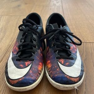 CR7 indoor soccer shoes